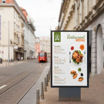 55 inci 3000nits Outdoor Digital Menu Boards Drive Thru Untuk Restoran Full HD Monitor IP65 seri bebas perawatan
