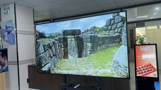 86 inci 2000nits 4K Besar IP55 Waterproof Outdoor TV Wall Monut